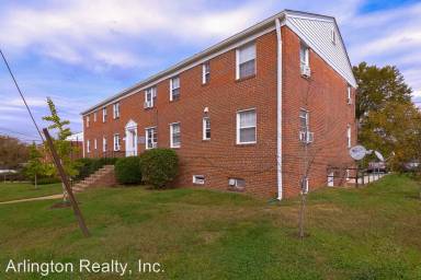 Main picture of 131 S Courthouse Rd