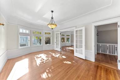 Main picture of 1740 Waller St