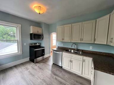 Main picture of 388 Broadway St