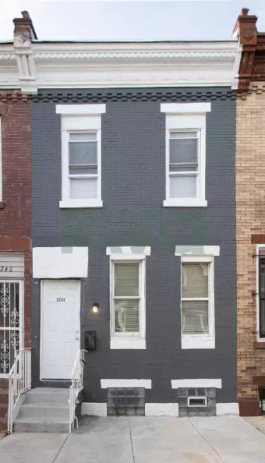 Main picture of 3242 N Randolph St