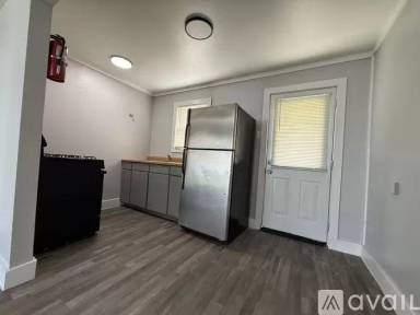 Main picture of 652 Riverside Dr