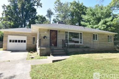 Main picture of 814 S Eastside Dr