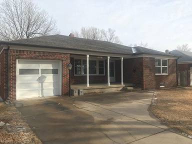 Main picture of 326 N Hillcrest Ave