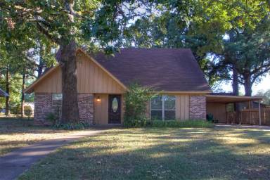 Main picture of 9 Lambeth Cir