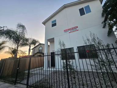 Main picture of 10415 Avalon Blvd