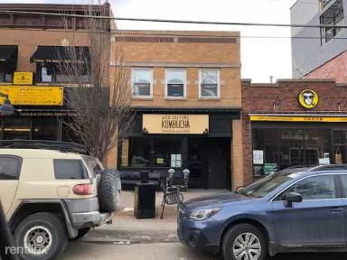 Main picture of 210 N Linn St
