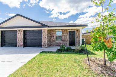 Main picture of 121 Wind Ridge Dr