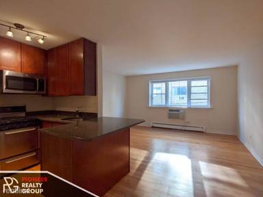 Main picture of 625 W Wrightwood Ave Apartments