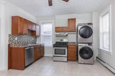 Main picture of 70 Pine St