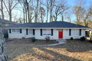 Main picture of 1692 Valencia Rd