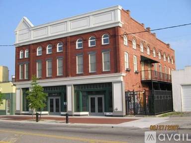 Main picture of 915 High St
