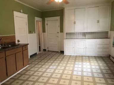 Main picture of 63 Weiss St