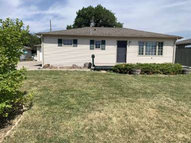 Main picture of 4237 Clark Ave