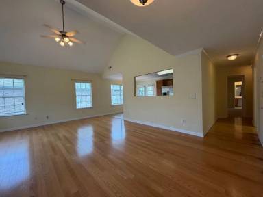 Main picture of 10 Southfork Dr SW