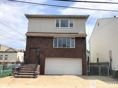 Main picture of 243 Hoyt St