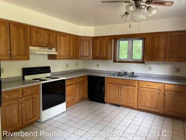 Main picture of 554 E Wisconsin St