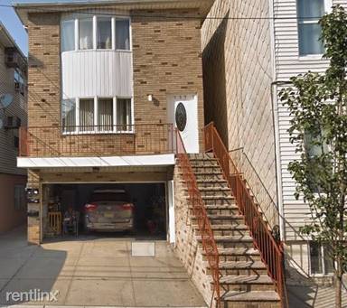 Main picture of 132 40th St