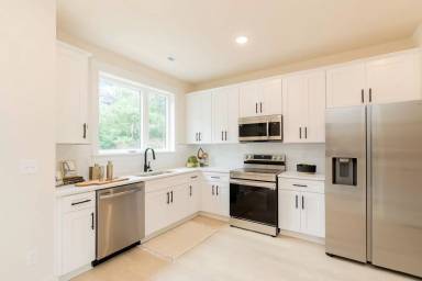 Main picture of 749 N Market St