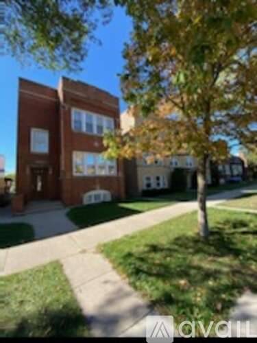 Main picture of 5834 N Saint Louis Ave