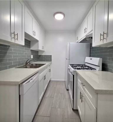 Main picture of 3861 Mentone Ave