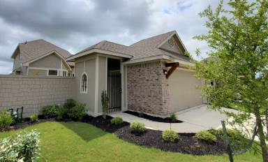 Main picture of 17907 Lungo St
