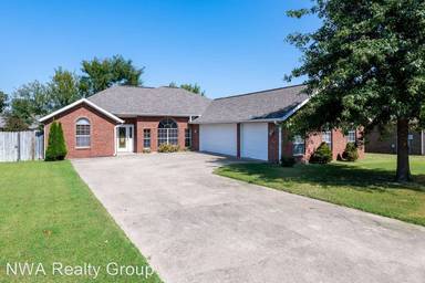 Main picture of 2705 SE 6th St