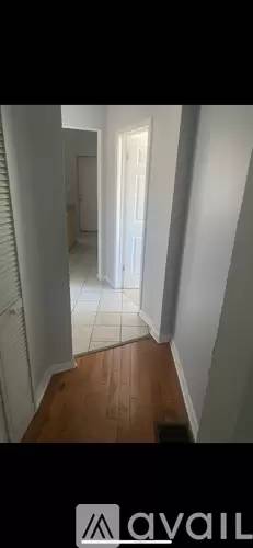 Main picture of 646 W 61st St