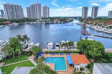 Main picture of 3544 Magellan Cir