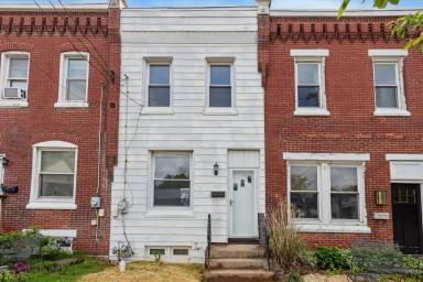 Main picture of 572 W High St