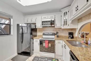 Main picture of 7101 Golf Colony Ct