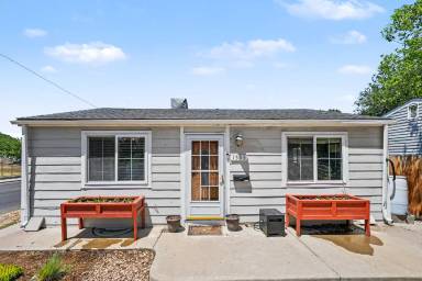 Main picture of 1595 W Maple Ave