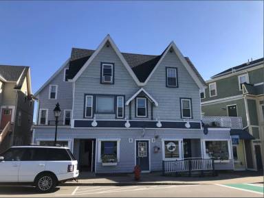 Main picture of 215 Onset Ave