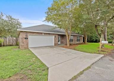 Main picture of 104 Point Comfort Rd