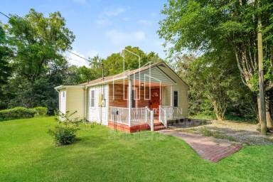 Main picture of 398 Pine St