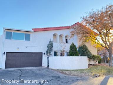 Main picture of 11125 Briarwood Ter NE