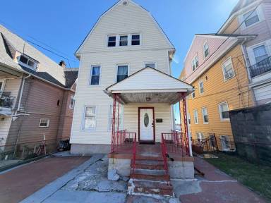 Main picture of 82 Waring Pl