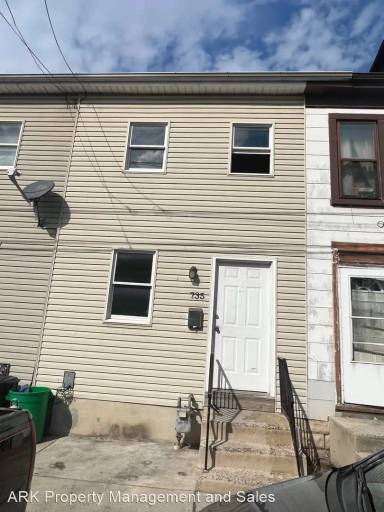 Main picture of 735 E Clarke Ave