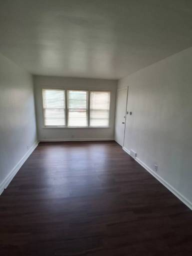 Main picture of 2605 W Victory Ln