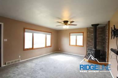 Main picture of 3632 3rd Ave S