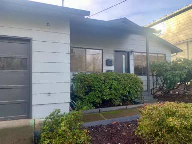 Main picture of 6918 N Syracuse St