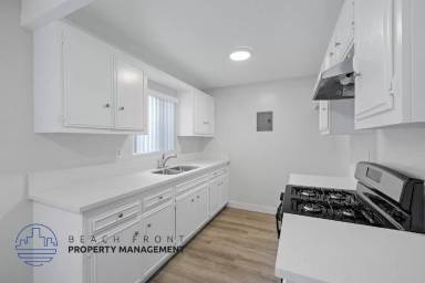 Main picture of 11714 Bellflower Blvd