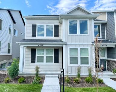 Main picture of Mountain Ridge Townhomes