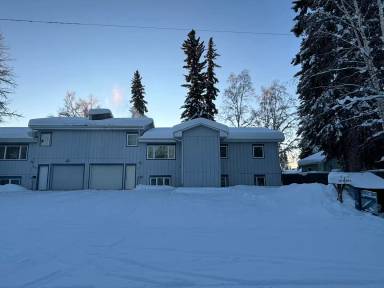 Main picture of 825 Andrew St