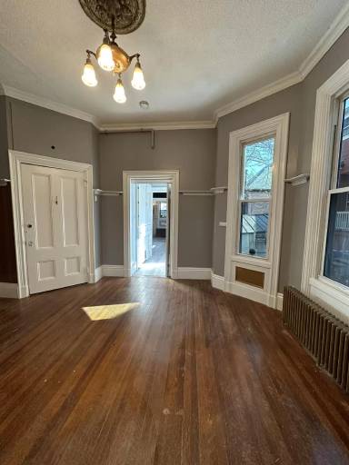 Main picture of 242 Walnut St