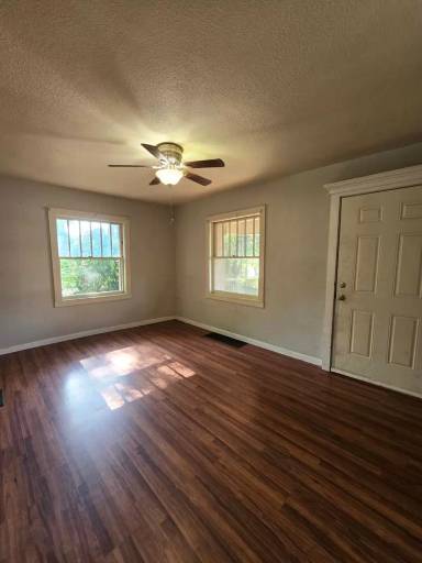 Main picture of 1521 W State St