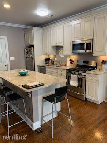 Main picture of 4102 W Addison St