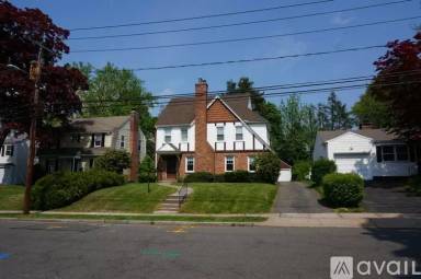 Main picture of 206 Walden St