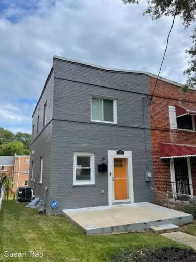 Main picture of 121 Darrington St SW