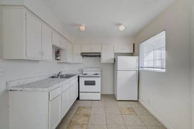Main picture of 3370 Athens St