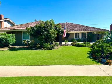 Main picture of 17542 Orange Tree Ln